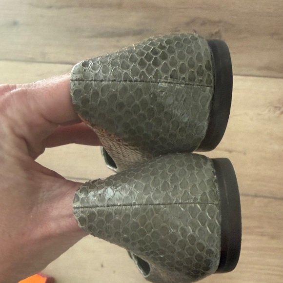 Tory Burch Georgia Ballet Flats in Palm Leaf with Logo Accent Size 7 - Picture 9 of 9